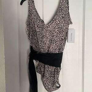 Meet Curve Leopard Print One Piece Swimsuit NWT plus size women’s bathing suit